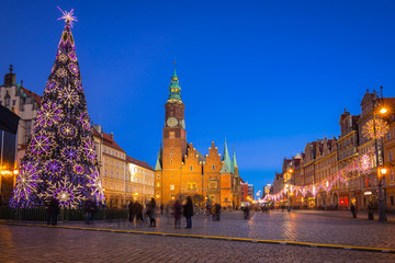 Naklejka premium Market Square with old City Hall in Wroclaw at dusk, Poland.