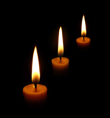 Obraz na płótnie Canvas candle flame at night closeup