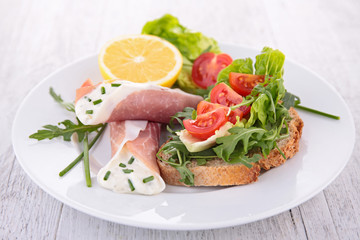 bruschetta with rocket and tomato and ham with cheese