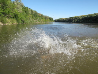 Река и вода