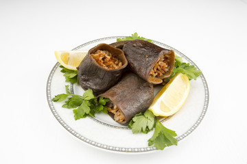 Türk mutfağından geleneksel lezzetler; kuru patlıcan dolması