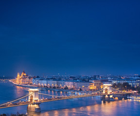 Fototapeta na wymiar Nice Chain Bridge at night in Budapest, Hungary