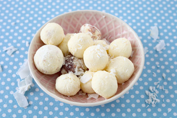 Kokos- Kugeln