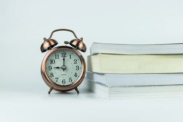 Naklejka premium alarm clock and book