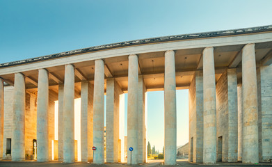 Fototapeta premium imposing columns on asphalted road
