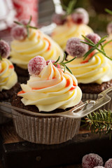 Gingerbread cranberry cupcakes