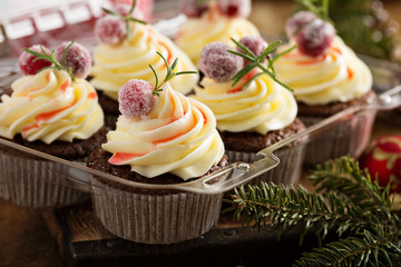 Gingerbread cranberry cupcakes