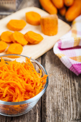 Grate  carrots in a bowl