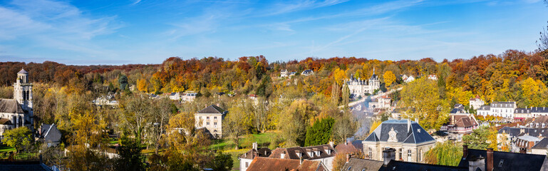 Le village de Pierrefonds