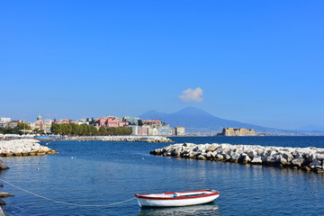 Fototapeta na wymiar Napoli, Vesuvio, castel dell'Ovo e SantaLucia
