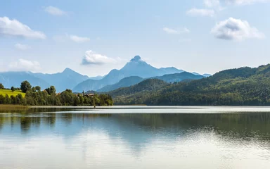 Foto auf Leinwand Grünes Wasser Weissensee See in Alpen Berge © Kotangens