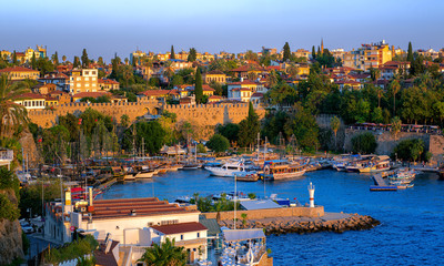 Obraz premium Antalya, Turcja, Stare Miasto i port Kaleici