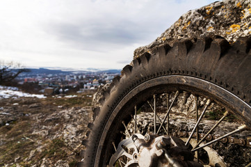 Wheel with spokes and brake disc plus Enduro motorcycle chain.