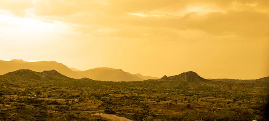 Tuinposter Woestijn en bergen in de woestijn in de buurt van de grens van Ethiopië, Somalië, Djibouti. © Wollwerth Imagery
