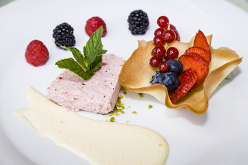 Dessert mit heimischen Früchten