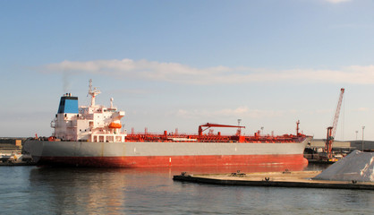 Fototapeta premium bulk carrier in a harbour