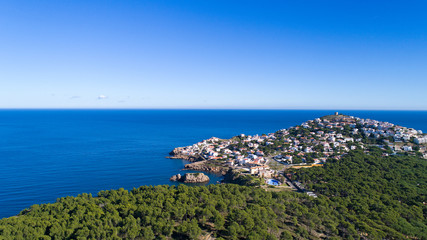 Fototapeta na wymiar Photo aérienne de Montgo, sur la Costa Brava