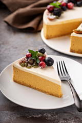 Pumpkin cheesecake with sour cream topping