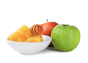 Naklejka na ściany i meble Honeycomb in bowl and apples on white background
