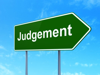 Obraz premium Law concept: Judgement on green road highway sign, clear blue sky background, 3D rendering