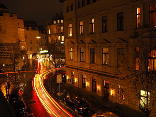 Fototapeta premium Lübecker Straße in Köln bei Nacht mit light trails
