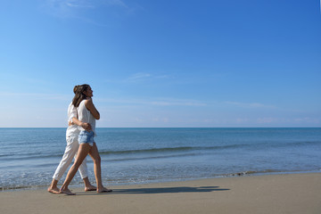 Fototapeta na wymiar Beach couple walking on romantic travel honeymoon vacation summer holidays romance.