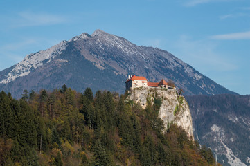 Fototapeta na wymiar The picturesque Bled castle with the majestic Alps in the background