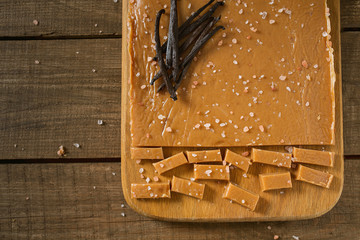 cooking of salted caramel candies