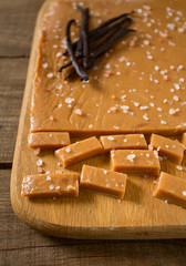 cooking of salted caramel candies