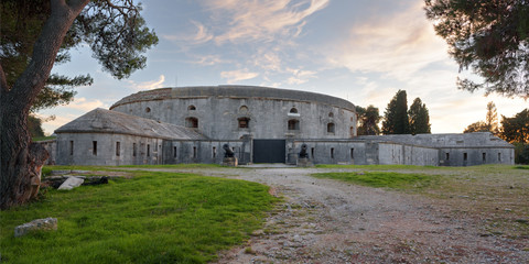 Fort Bourguignon - Festung Monsival, Pula, Croatia
