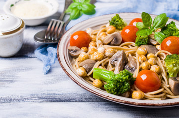 Dark pasta with vegetables