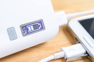 Power bank transferring power to smart phone