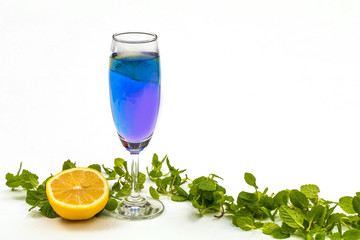 青いハーブティー　Butterfly Pea blue flower herbal tea
