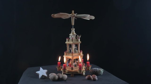 Traditionelle Weihnachtspyramide aus Deutschland