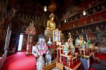 Buddha and the interior of the church.
