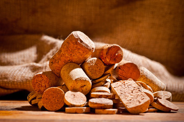 Wine corks of different sizes on the chopping board