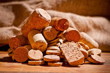 Wine corks of different sizes on the chopping board