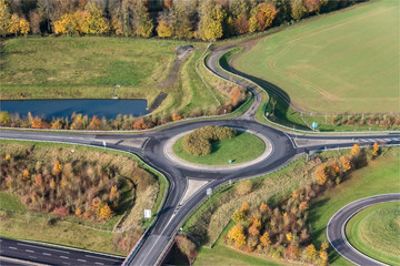 Photo aérienne d'un carrefour routier à Beauval en Seine Maritime en france