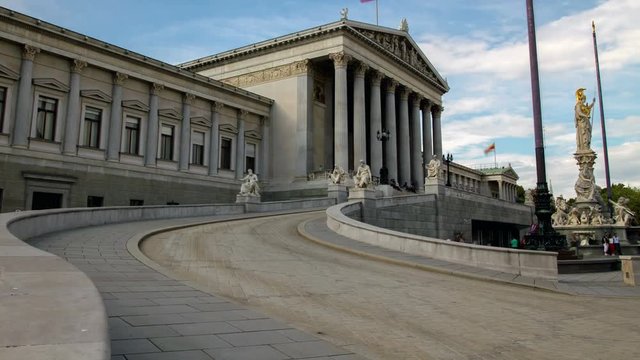 Vienna parliament (wide shot) � tracking shot