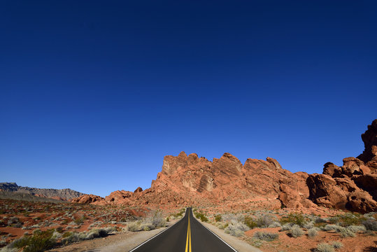 Road in red rock desert, Valley of Fire State Park, Nevada, USA, America