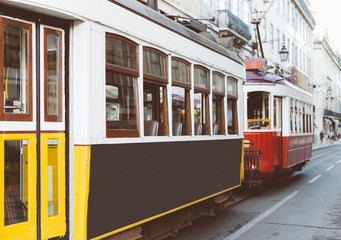 Plakat Famous Lisbon trams on the street.
