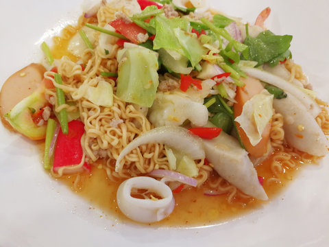 Fried Noodle Salad with Spicy Sauce - Food