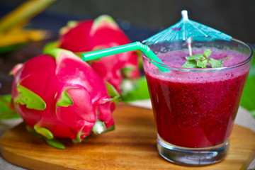 Dragonfruit juice smoothie healthy 