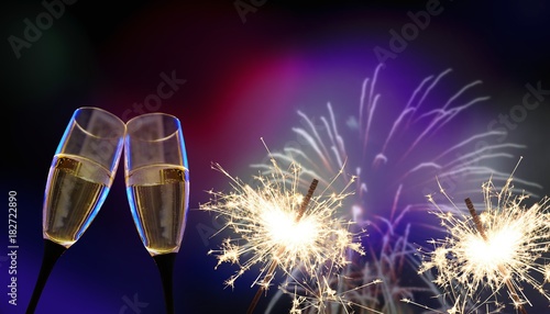 "Anstoßen - Neujahr / Silvester / Feier" Stockfotos und lizenzfreie