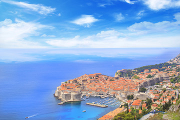 Naklejka premium Beautiful view of the historic city of Dubrovnik, Croatia on a sunny day.