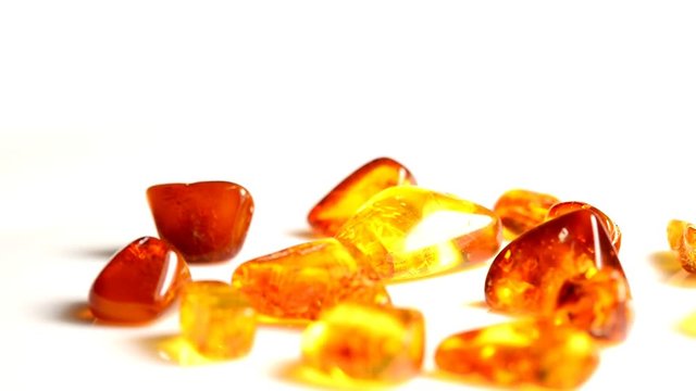 Bernsteine auf Drehteller