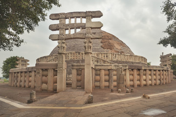 Great stupa in Sanchi, India - obrazy, fototapety, plakaty
