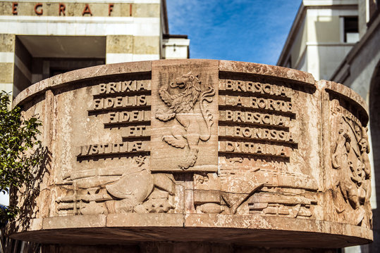 Brescia - piazza della Vittoria - arengario pubblico
