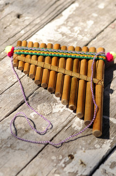 Flauta de Pan Panfl&ouml;te Flute Flauto di Pan Panpipes &Sigma;ύ&rho;&iota;&gamma;&gamma;&alpha; Syrinx パンパイプ Andino Flautas 排笛 &mu;&omicron;&upsilon;&sigma;&iota;&kappa;ό ό&rho;&gamma;&alpha;&nu;&omicron; Panova frula Panfluit Fletnia Pana Flauta de p&atilde; Panhuilu Panfl&ouml;jt Panfl&oslash;jte חליל פאן