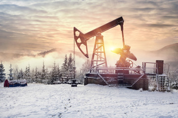 Oil production in the winter on Mount Synechka